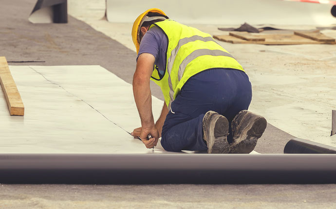 commercial-roofing-contractor-img Commercial Roofing Services Contractor